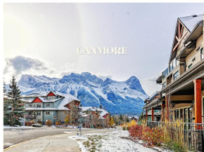 Central Canmore Escape - 2BR, 3 Beds, Breathtaking Mountain Views